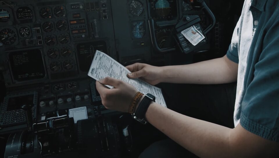 Für fast alle beruflichen Tätigkeiten als Pilot wird eine gewerbliche Lizenz benötigt. Dies ist: 